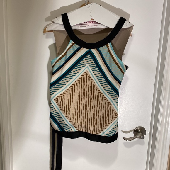 Multicolor Geometric Print Women's Top - Picture 2 of 3